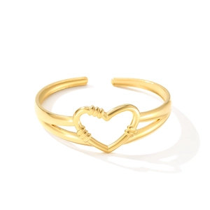 Anello aperto in acciaio inossidabile placcato oro 18k con design a cuore traforato da donna