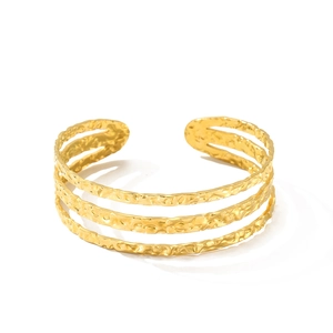 Bracelet manchette ouvert à trois couches en acier titane plaqué or 18k effet martelé
