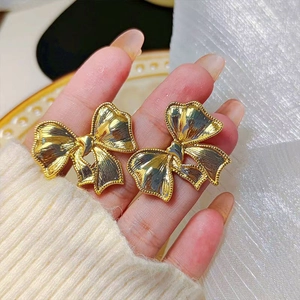 Boucles D'oreilles Puces Noeud Papillon Acier Inoxydable Plaqué Or 18K Texturé Bijoux Élégants Pour Femmes