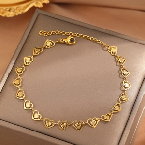 Goldenes Herz-Gliederarmband mit Gravuren und verstellbarem Karabinerverschluss