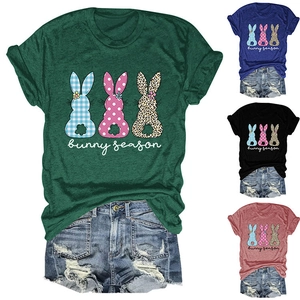 T-shirt femme Bunny Season disponible en quatre couleurs avec motifs de lapin variés