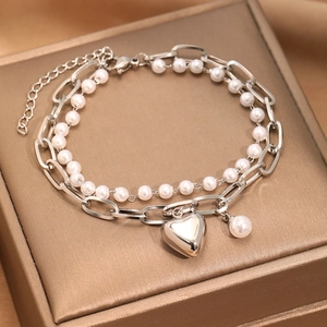 Double-layer punk heart pendant necklace with pearls and silver chain links
