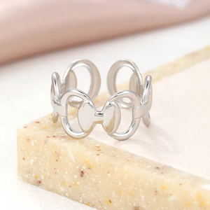 Polished silver horsebit chain open ring in minimalist stainless steel for women