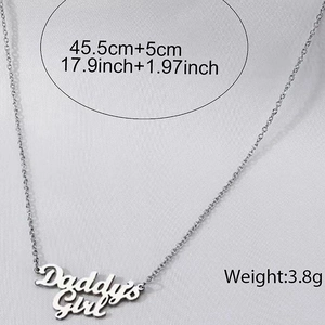 Collier argenté Daddy's Girl avec chaîne réglable et spécifications de poids détaillées