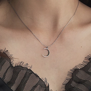 Minimalistische Mondsichel Anhänger Halskette Edelstahl Polierte Schicke Kette Elegante Modeschmuck Für Frauen Geschenk