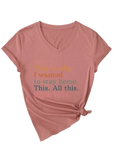 Detail of V-neck dusty pink t-shirt with text print and stylish side knot design