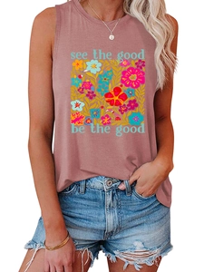Detail des Blumenprints und 'see the good' Slogans auf mauvefarbenem Tanktop