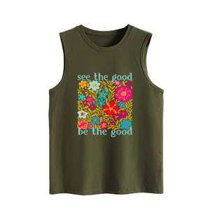 Detail von armee-grünem Tanktop mit Blumendruck und 'see the good' inspirierendem Text