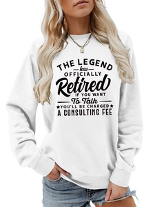 Dettaglio della morbida felpa in cotone bianco con testo 'The Legend Officially Retired'