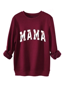 Détail du sweat-shirt bordeaux montrant la doublure polaire et l'imprimé MAMA