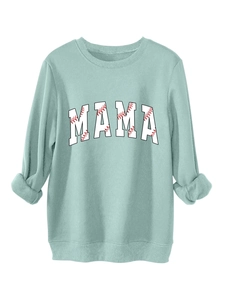 Détail du sweat vert menthe avec impression MAMA texture baseball et finitions côtelées