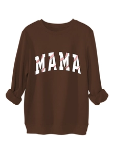 Détail du sweat MAMA marron foncé avec imprimé baseball et finitions bord-côte
