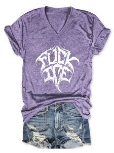 T-shirt violet à col en V avec imprimé Fuck Life et short en jean vieilli à plat