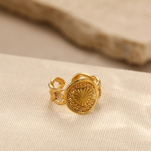 Vintage gold-plated stainless steel heart ring with textured Cuban link band