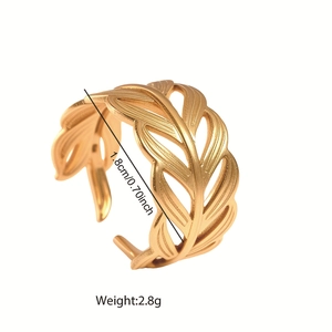 Goldener Edelstahl-Ring mit hohlem Blattdesign und Angaben zu Breite sowie Gewicht