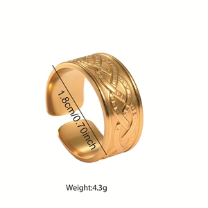 Detail view of gold woven texture ring with 1.8cm diameter and 4.3g weight data
