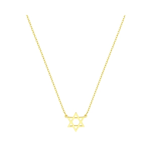 Détail d'un collier pendentif étoile de David dorée avec une chaîne fine élégante
