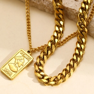 Double-layered gold Cuba chain necklace with Venus 1990 portrait rectangular pendant