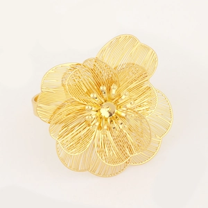 Elegant gold hollow mesh flower napkin ring for wedding table decoration and holiday settings