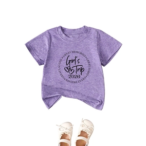 T-shirt violet fille imprimé Girls Trip 2026 avec chaussures de bébé blanches à nœud