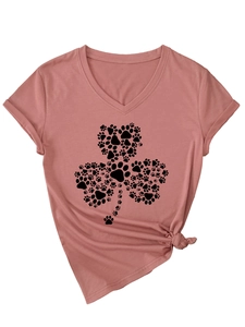 T-shirt rose col en V avec motif trèfle en pattes et détail de nœud latéral chic