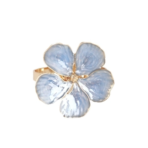 Vintage blue five-petal flower napkin ring with elegant gold plating for wedding decor