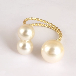 Elegant gold twisted napkin ring featuring three white pearls for party table decoration