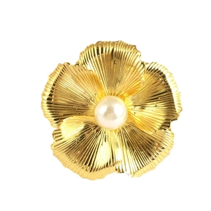 Rond de serviette fleur dorée à cinq pétales striés et perle pour décor de table