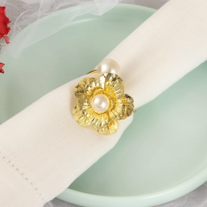 Rond de serviette fleur dorée avec perles doubles pour décoration de mariage
