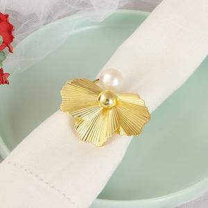 Rond de serviette doré en feuille de ginkgo avec perle pour décorations de table élégantes