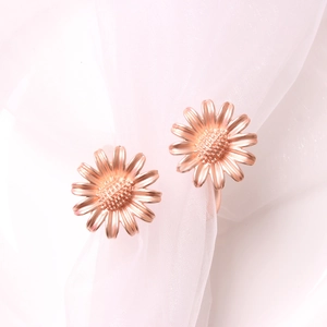 Rose gold daisy napkin rings set for elegant hotel wedding party table decoration