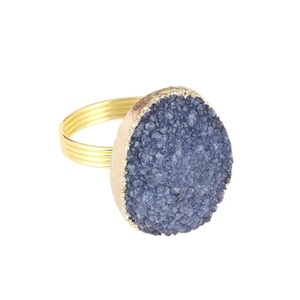 Bague bohème multicouche en fil d'or avec une pierre de cristal druzy bleue ovale