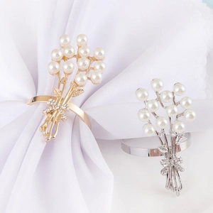 Ronds De Serviette Élégants Bouquet De Roses Künstliche Perle Strass Alliage Boucle Métal Pour Mariage Saint Valentin Décor De Table