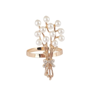 Rond de serviette doré avec fleur en perles et nœud en strass pour décor de table