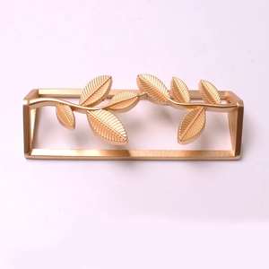 Matte gold leaf napkin ring with rectangle frame for wedding banquet table decor