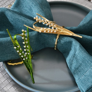 Lily Of The Valley Napkin Rings Flower Shape Golden Zinc Alloy Enamel Faux Artificial Pearl Wedding Banquet Table Decoration