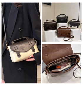 Details zur Vintage Leder Handtasche mit Fokus auf Struktur und Stauraum für den täglichen Bedarf