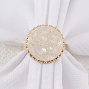 Rond de serviette doré élégant avec cristal de quartz pour décoration de mariage