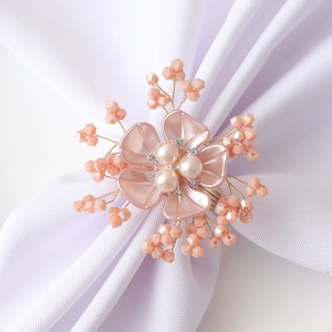Servilletero de flor de perla rosa con alambre dorado y cuentas de cristal para boda