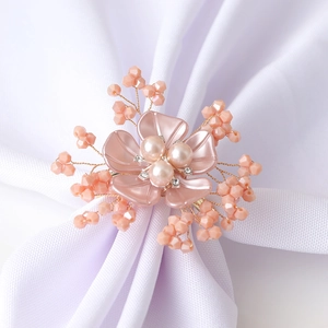 Servilletero de Flor Rosa Hecho a Mano Con Cristales Perlas Alambre de Cobre Dorado Soporte de Servilleta Floral Para Decoración de Mesa de Boda Banquete