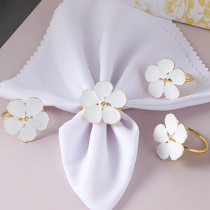 Elegant Five Petal Flower Napkin Rings Zinc Alloy Metal Enamel Floral Buckle Holders For Wedding Banquet Table Decoration