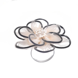 Ronds De Serviette Floraux En Maille Organza Fleur Fausse Künstliche Perle Fait Main Décoration De Table Banquet Mariage Élégante Boucle