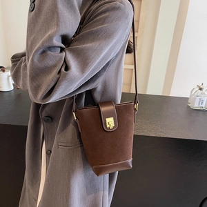 Retro brown bucket bag with gold metal buckle and contrast faux suede stitching