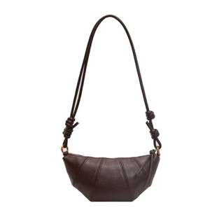 Sac bandoulière croissant marron foncé classique en similicuir avec coutures plissées