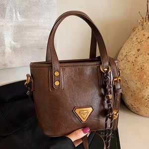 Vintage PU Leather Bucket Bag For Women Niche Design Shoulder Crossbody Bag With Triangle Metal Logo And Pendant