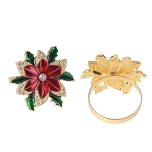 Ronds de serviette de Noël avec poinsettia rouge et détails de feuilles dorées