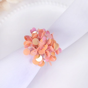 Portatovaglioli a fiore con paillettes rosa pesca e perline per decorazioni da tavola