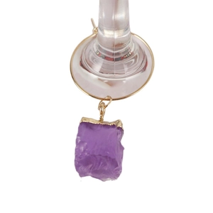 Natural irregular purple crystal wine glass charm with gold ring for party favors
