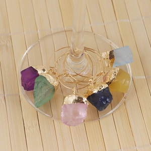 Set of 6 natural irregular crystal wine glass charms with gold metal rings for party use