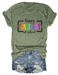 Set t-shirt in cotone verde militare con stampa scuola e pantaloncini denim strappati